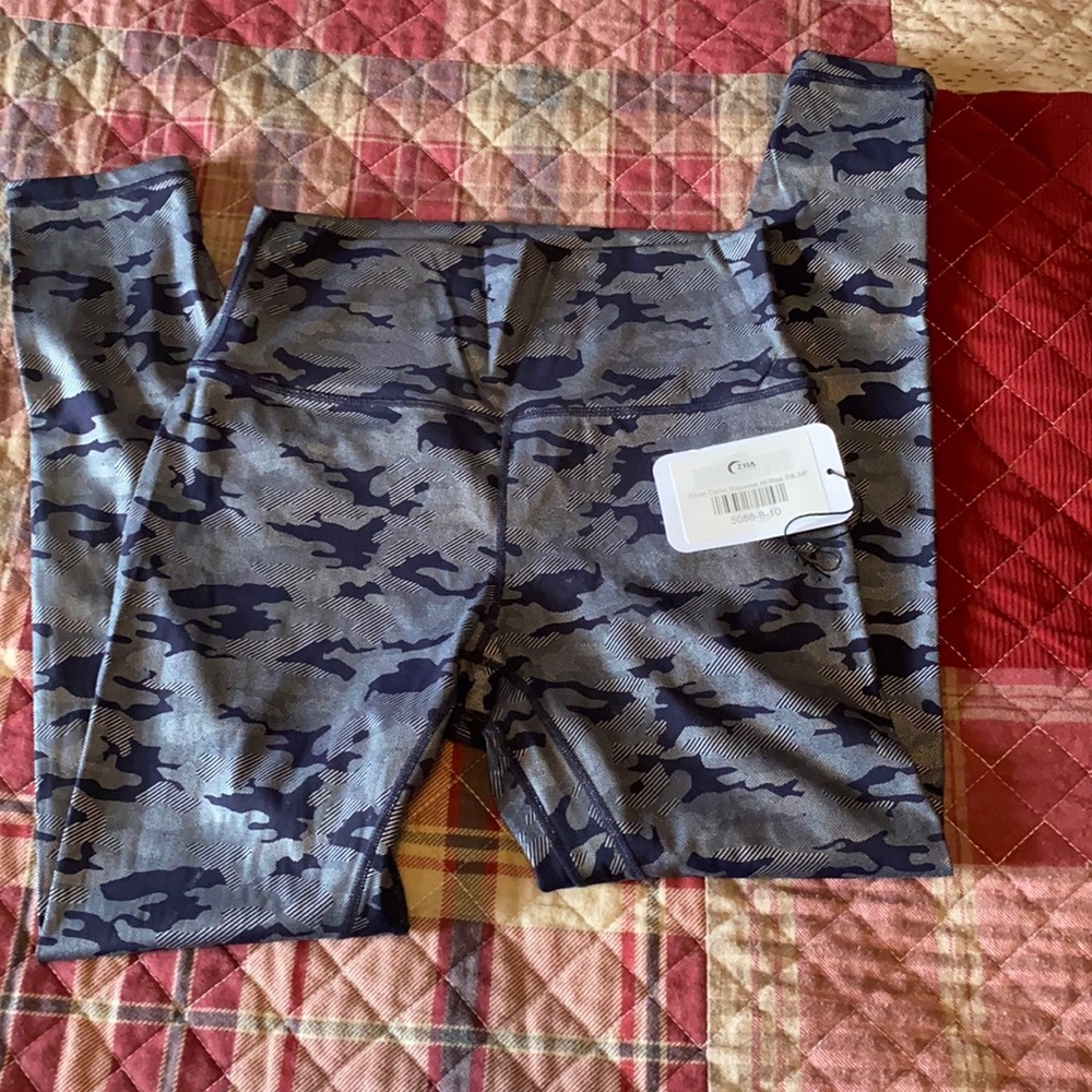 NWT Zyia silver supreme hi-rise 7/8 leggings - 8/10